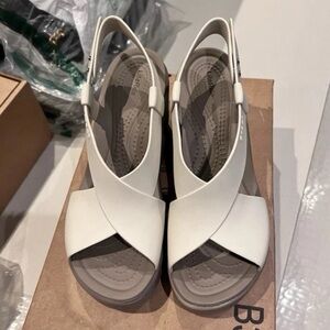 CROCS Beach & Pool Leisure slippers and sportwear Women, Stucco/Mushroom, 7